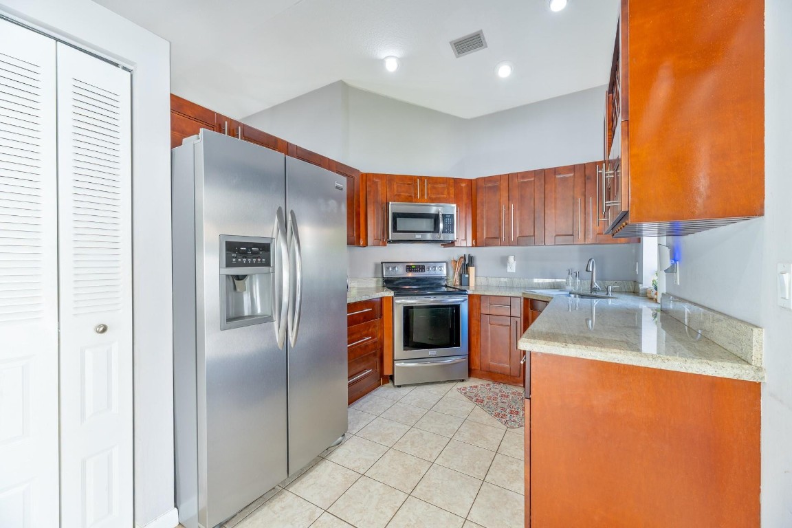 Country Isles Garden Home - Residential