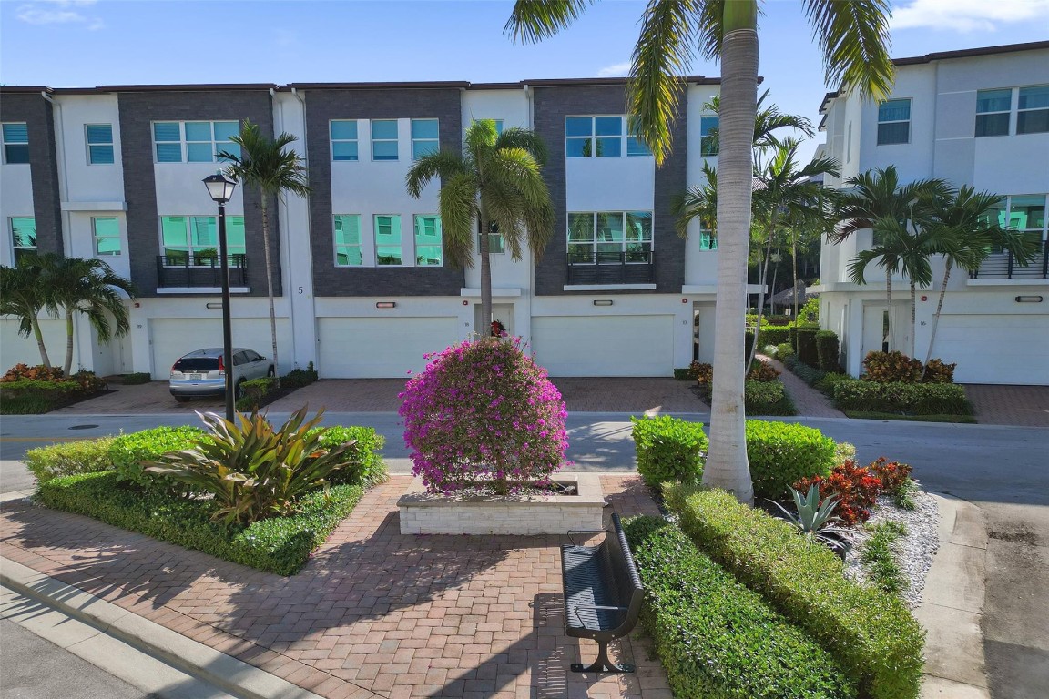 2900 NE 12th Terrace 17