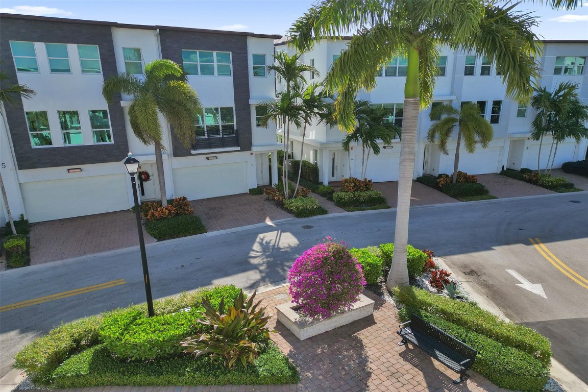 2900 NE 12th Terrace 17