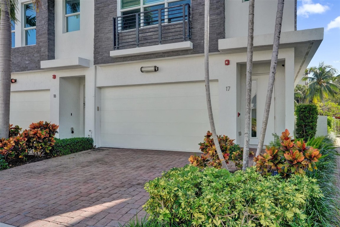 2900 NE 12th Terrace 17