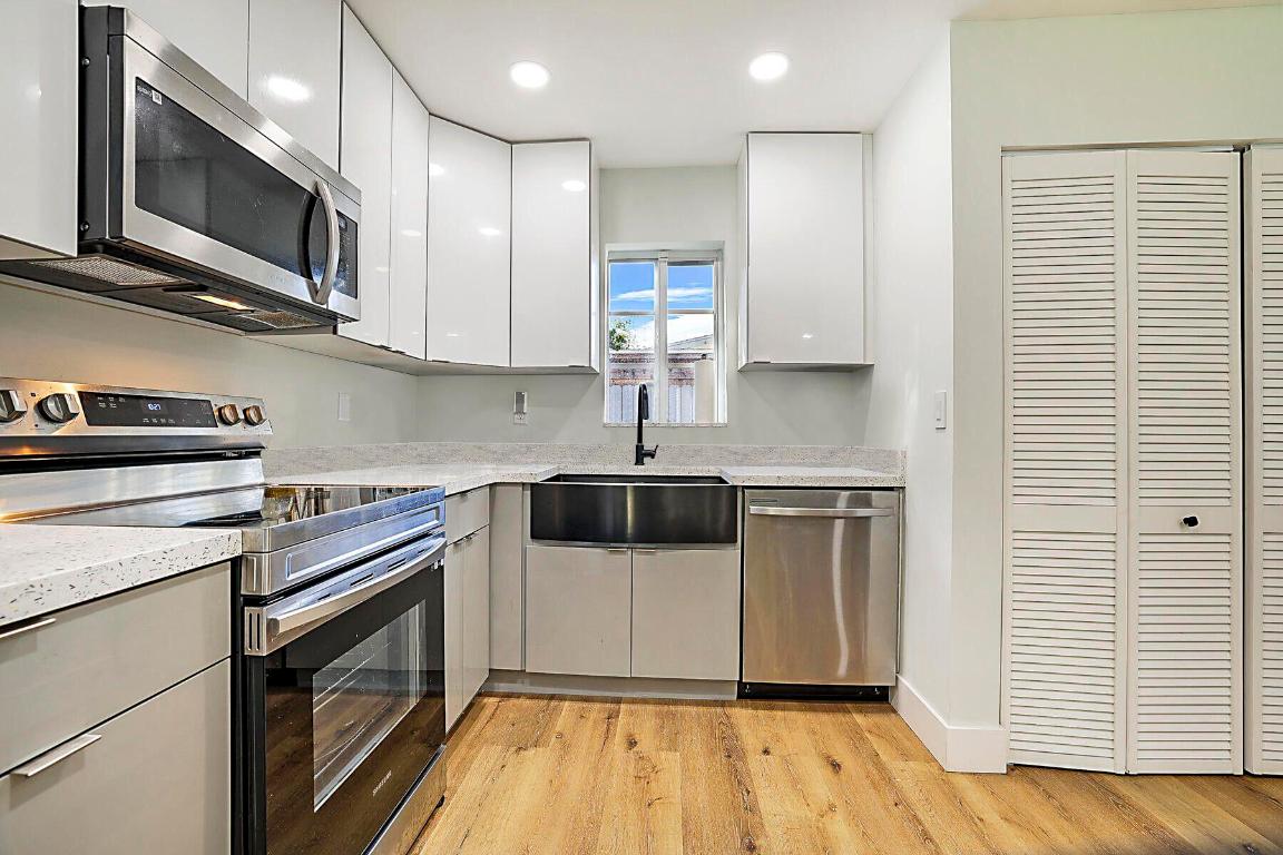 LAUDERDALE VILLAS - Residential