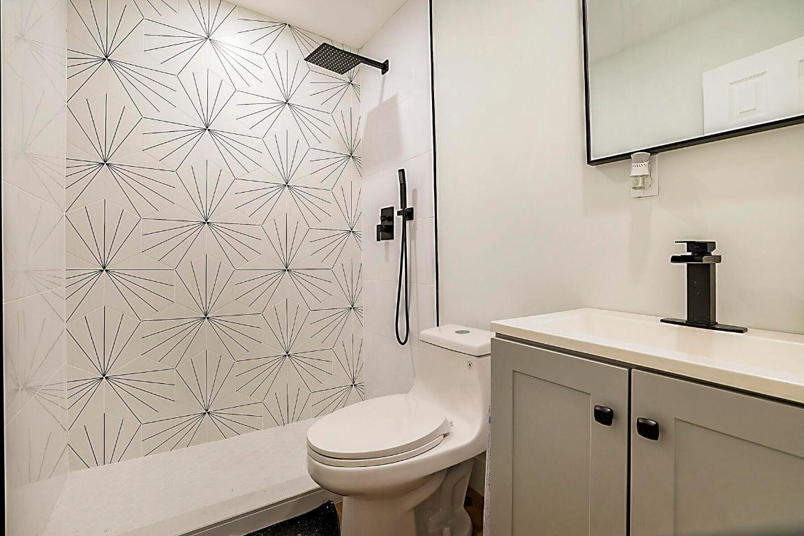 LAUDERDALE VILLAS - Residential