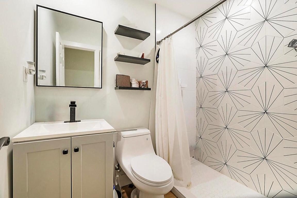 LAUDERDALE VILLAS - Residential