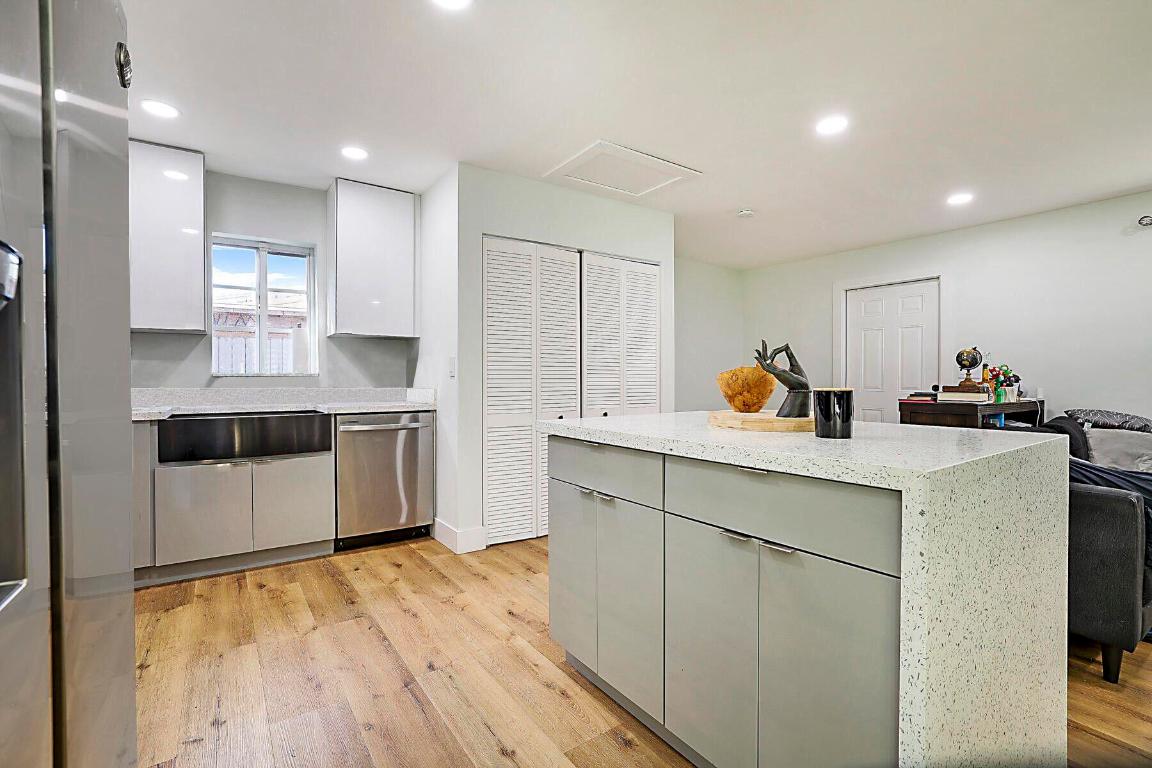 LAUDERDALE VILLAS - Residential