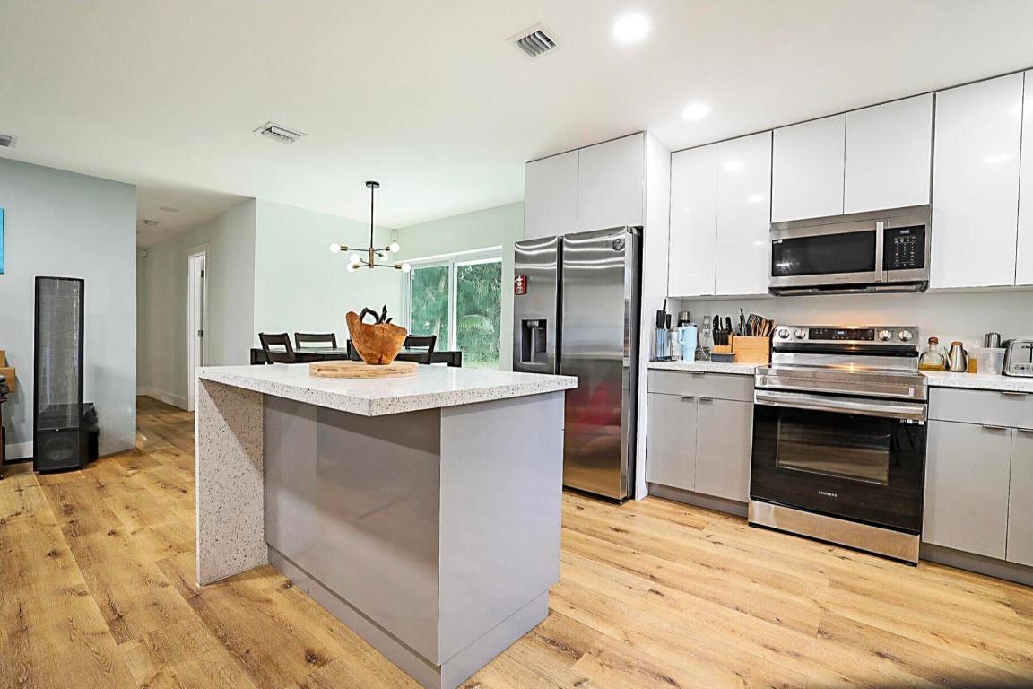 LAUDERDALE VILLAS - Residential