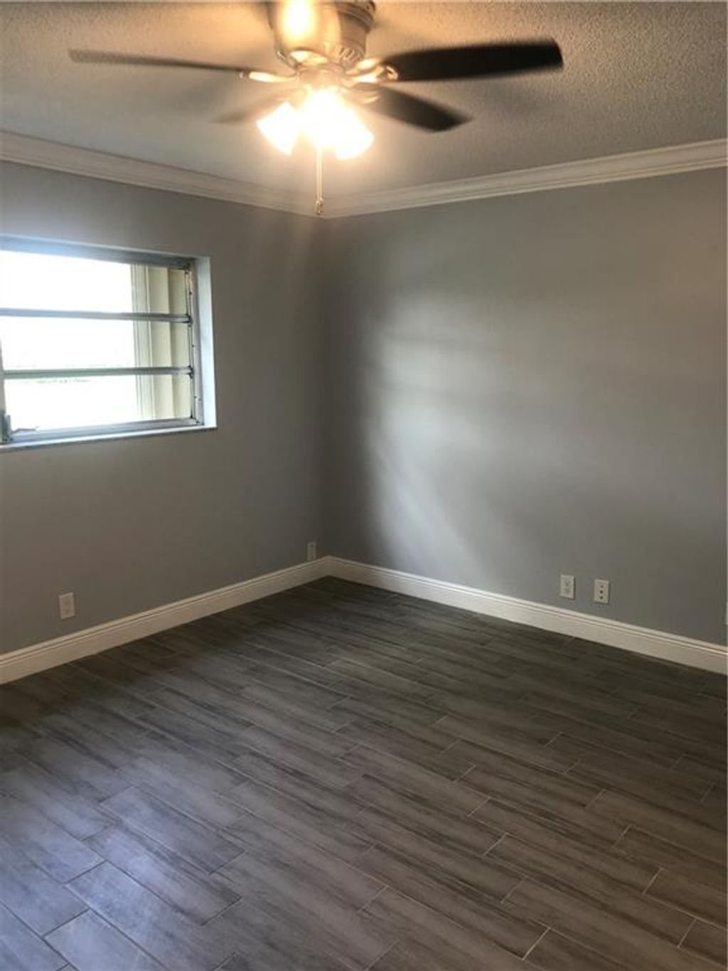 listing image 0