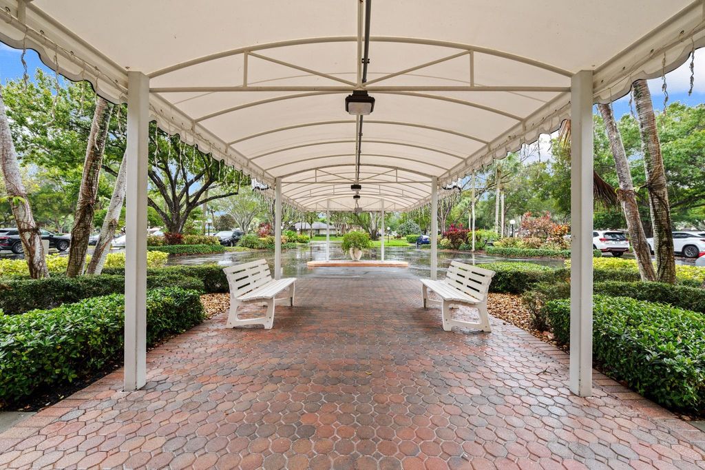 Photo of 3970 Oaks Clubhouse Dr #203, Pompano Beach, FL 33069 (MLS # F10540684)