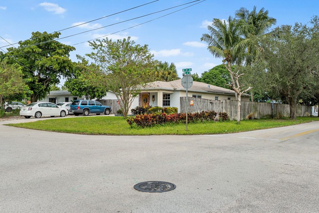 Photo of 3112 NE 17th Ave, Pompano Beach, FL 33064 (MLS # F10532676)