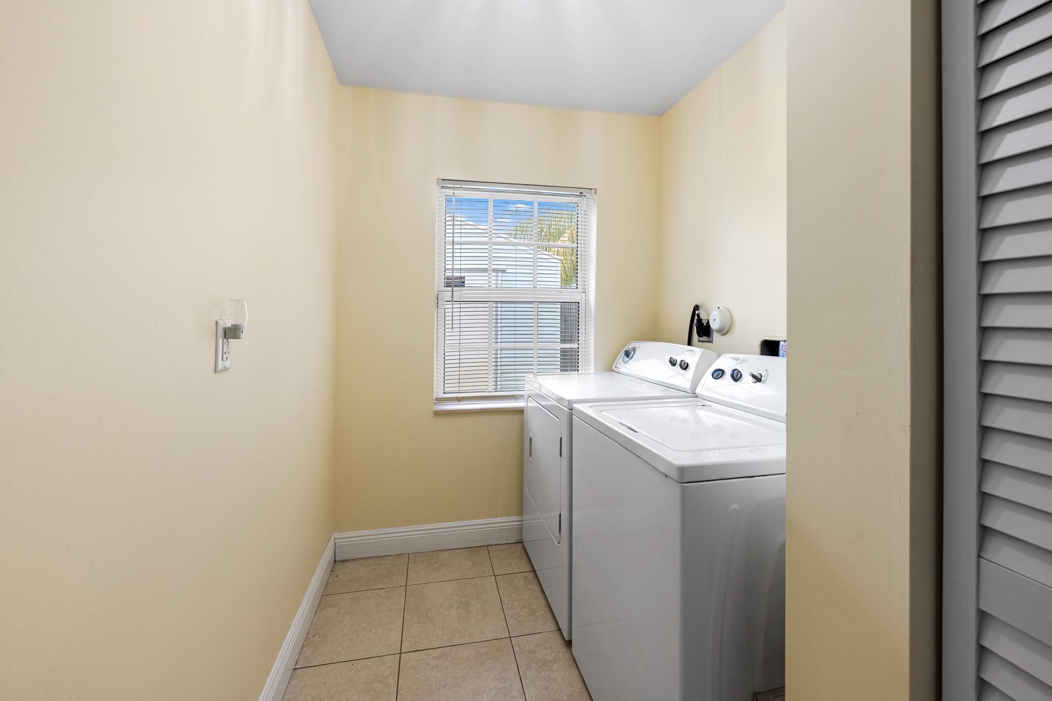 Cresthaven 4 38-10 B - Residential
