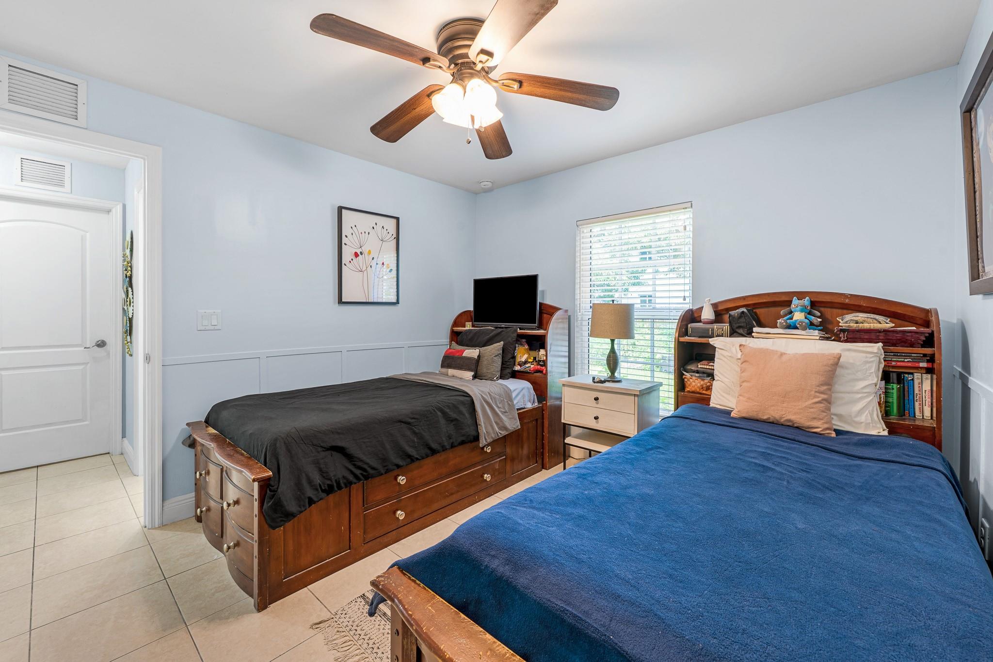 Cresthaven 4 38-10 B - Residential
