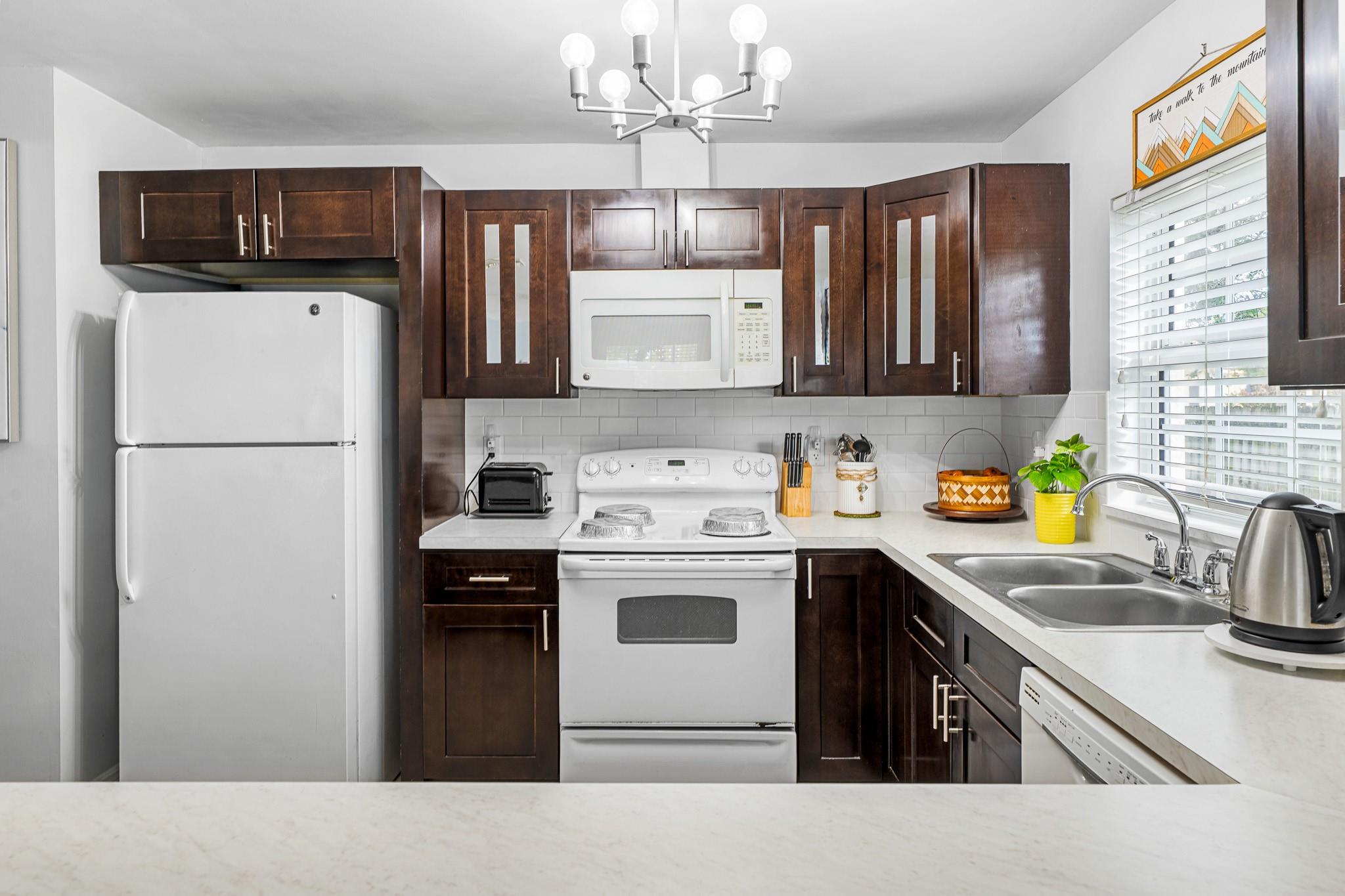 Cresthaven 4 38-10 B - Residential