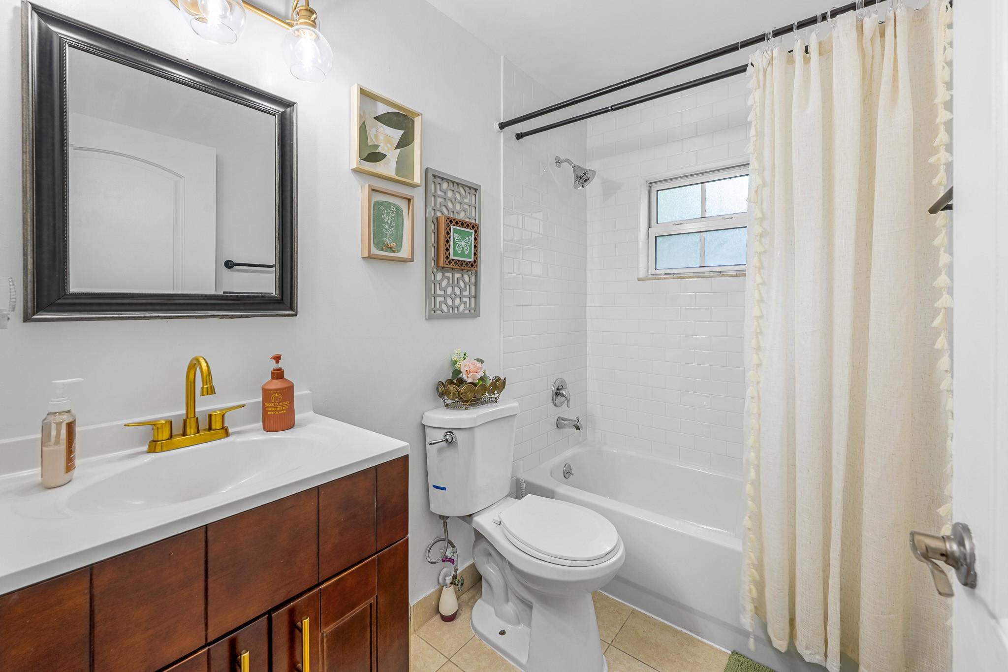 Cresthaven 4 38-10 B - Residential