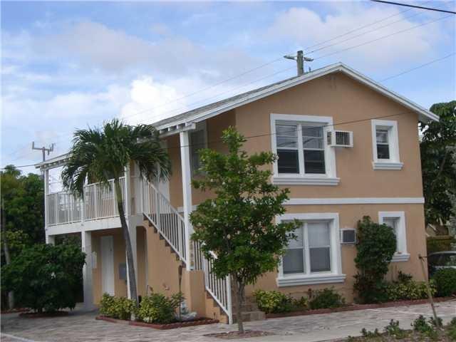 Neat & clean efficiency freshly painted and only 1 block from the beach. Second floor walk-up with nice balcony. Short distance to supermarket, restaurants & drugstore. Kitchen has new refrigerator, full size stove, microwave and stainless steel sink with new faucet. Marble floors throughout. Parking for 1 car only, no truck or RV. Hot water included as well as regular water, sewage & yard maintenance. Perfect beach pad!