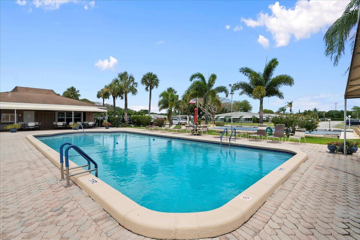 HIGH POINT OF DELRAY BEACH COND SEC II, N 1155 FT - Residential