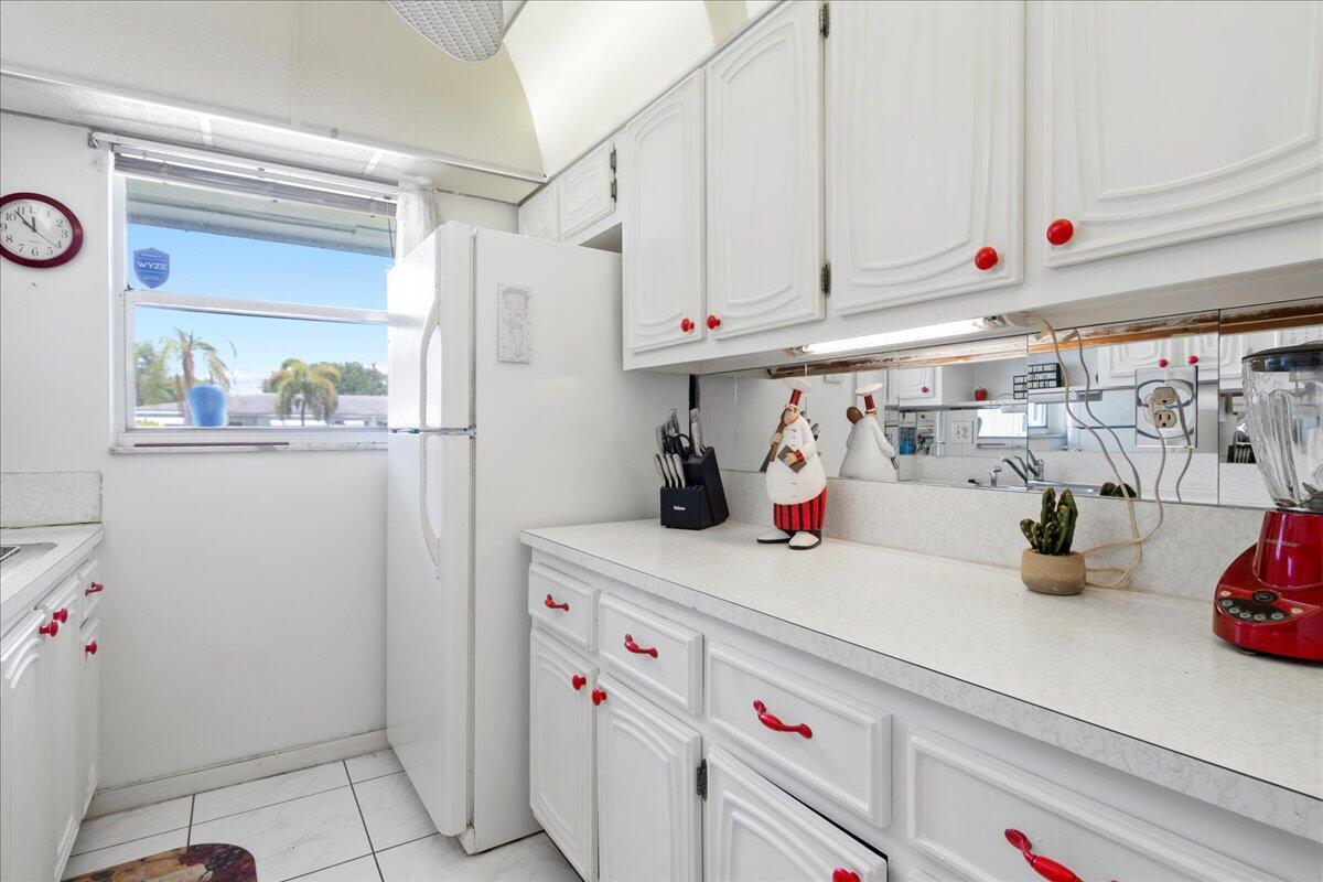 HIGH POINT OF DELRAY BEACH COND SEC II, N 1155 FT - Residential