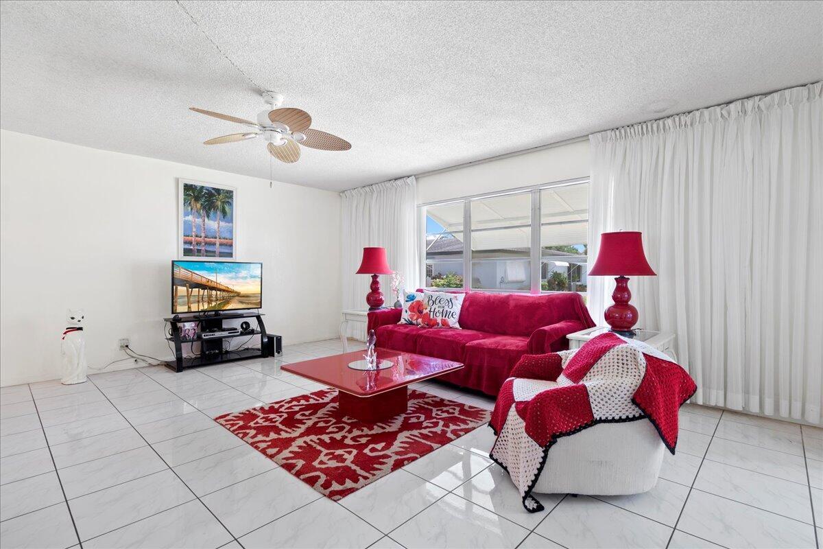 HIGH POINT OF DELRAY BEACH COND SEC II, N 1155 FT - Residential