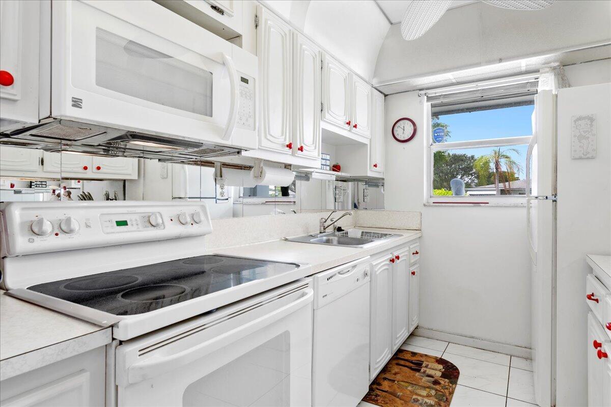 HIGH POINT OF DELRAY BEACH COND SEC II, N 1155 FT - Residential