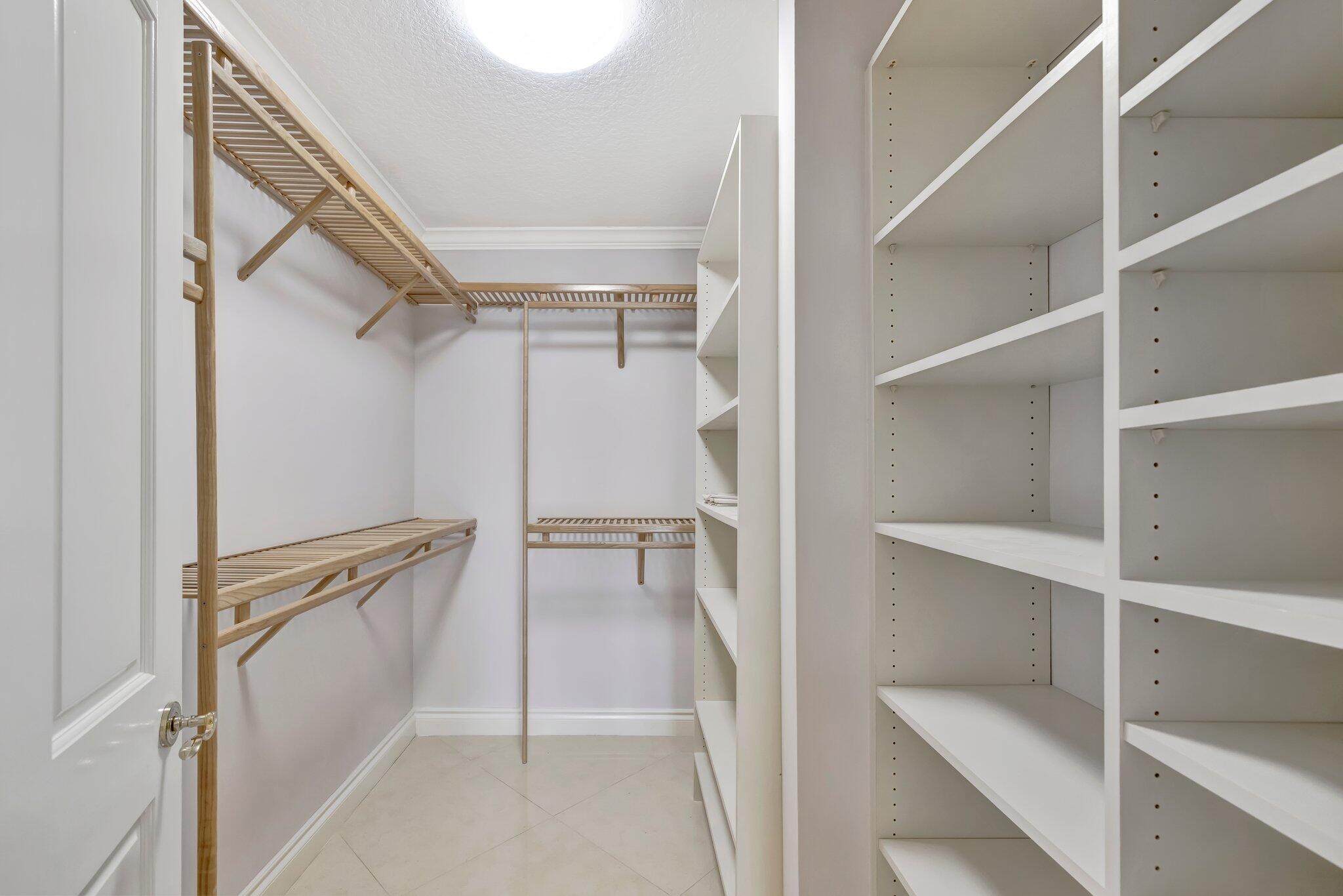 VENETIAN ISLES 1ST SEC - Residential