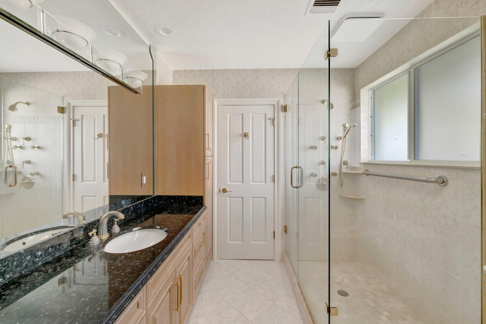 VENETIAN ISLES 1ST SEC - Residential