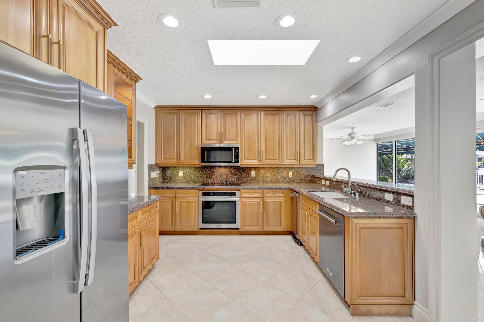 VENETIAN ISLES 1ST SEC - Residential