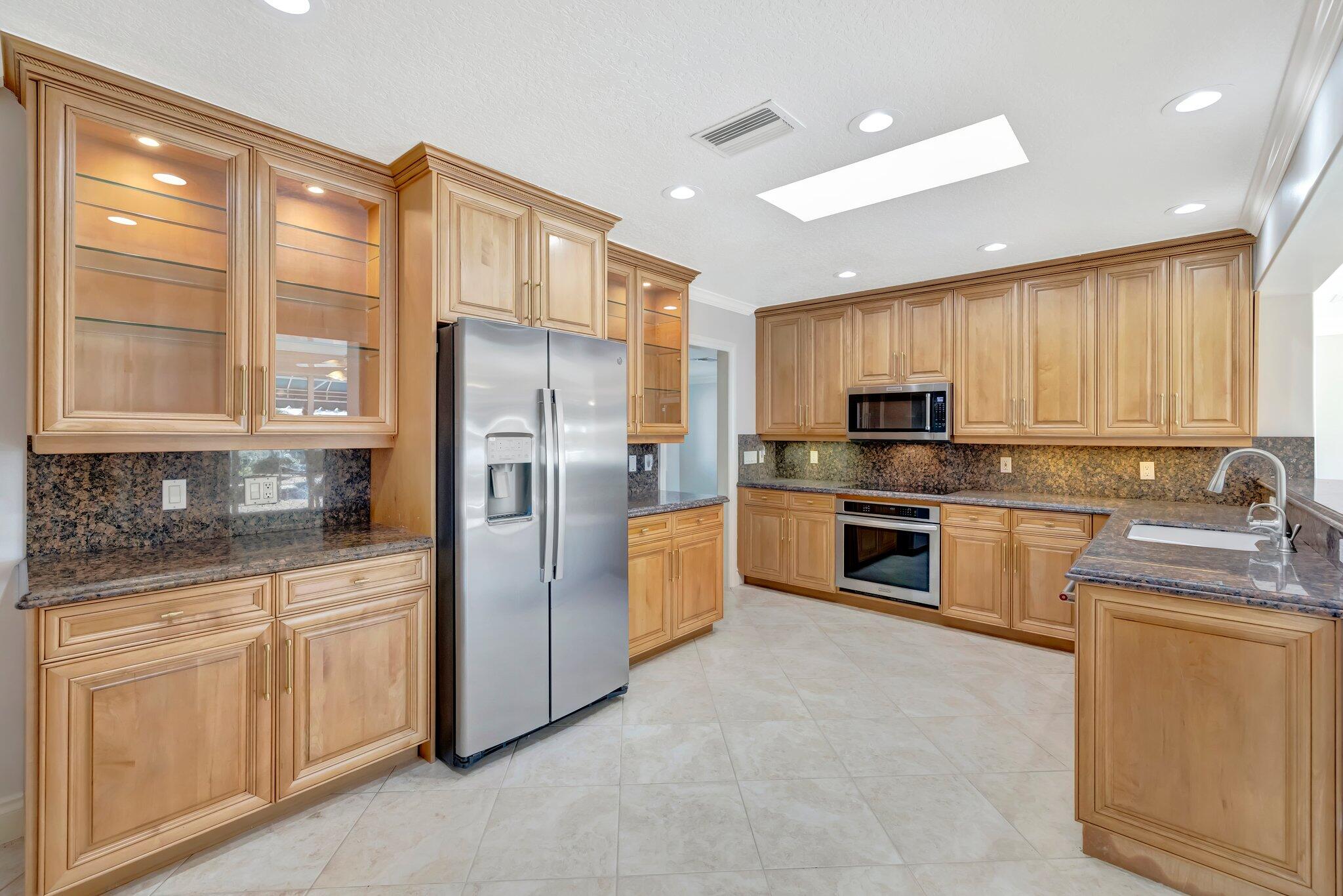 VENETIAN ISLES 1ST SEC - Residential