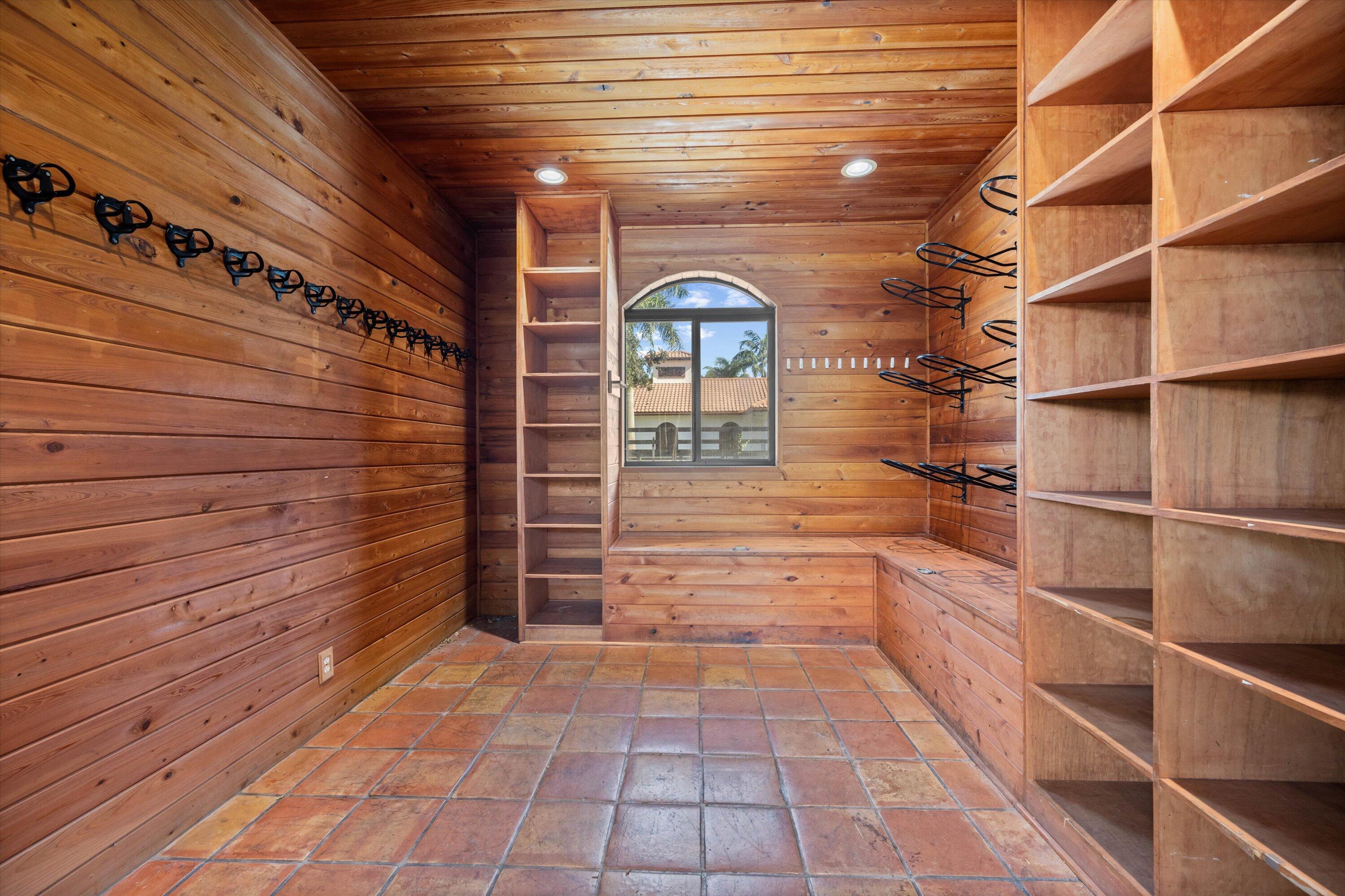 GRAND PRIX FARMS - Land