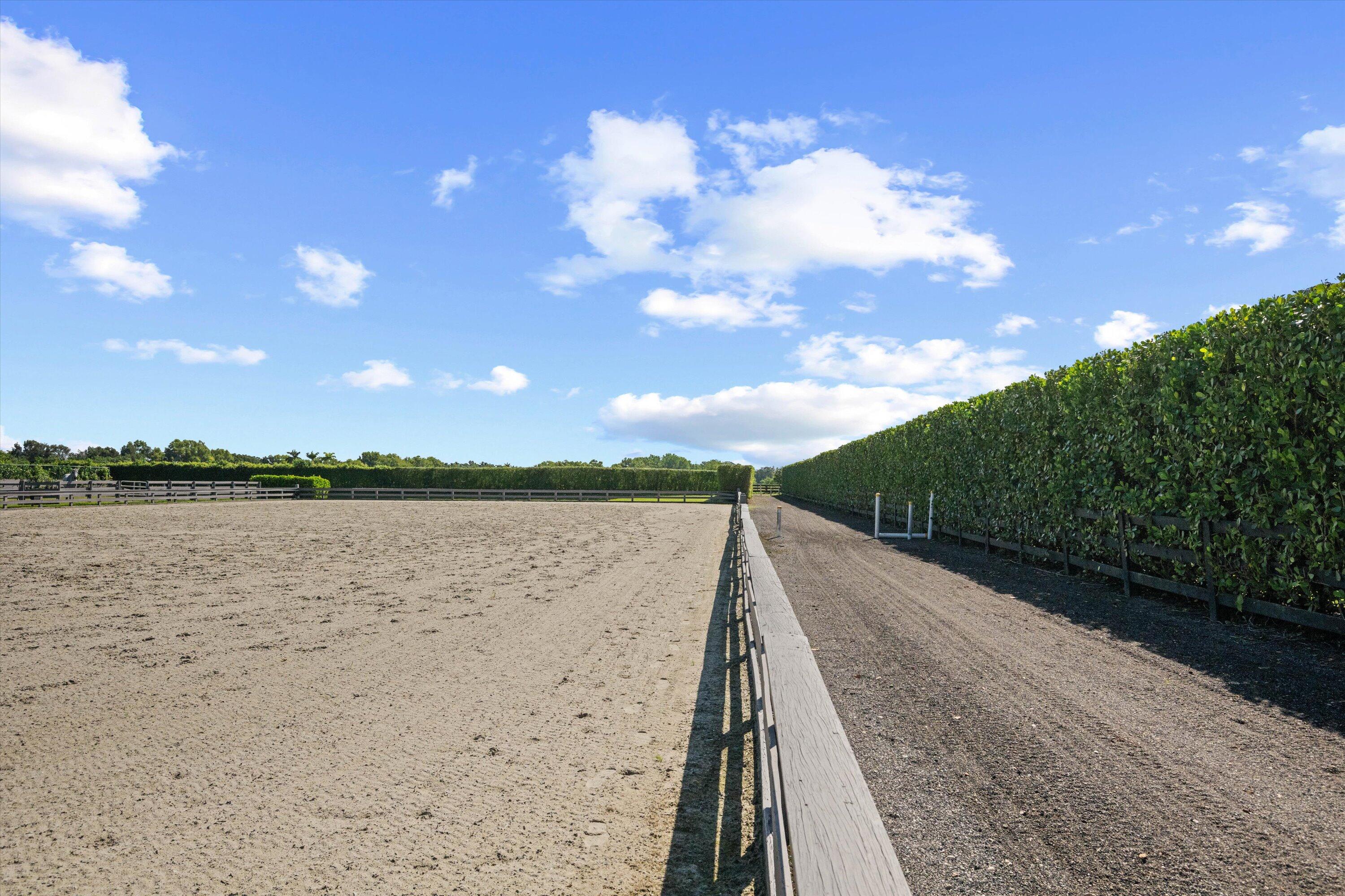 GRAND PRIX FARMS - Land