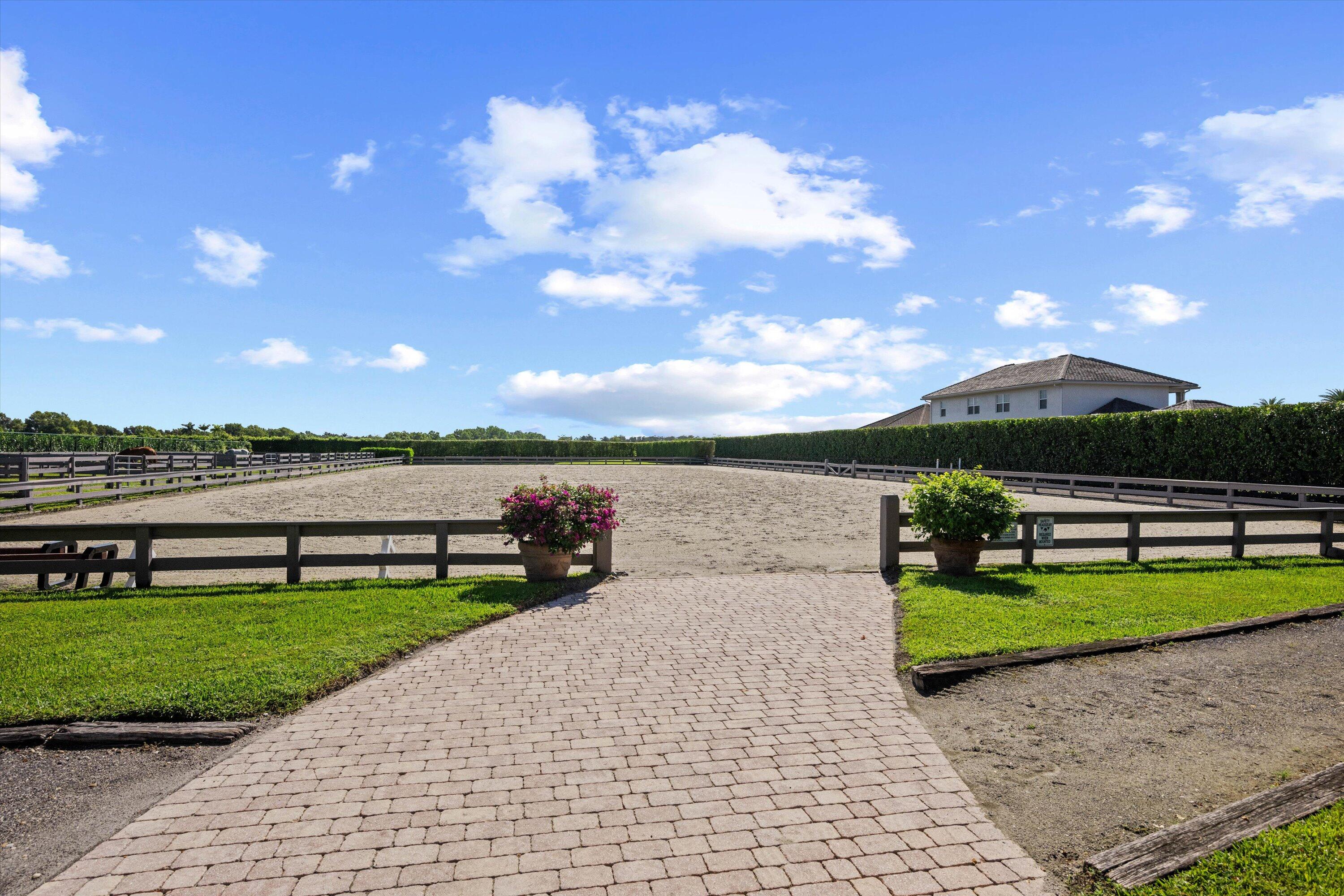 GRAND PRIX FARMS - Land