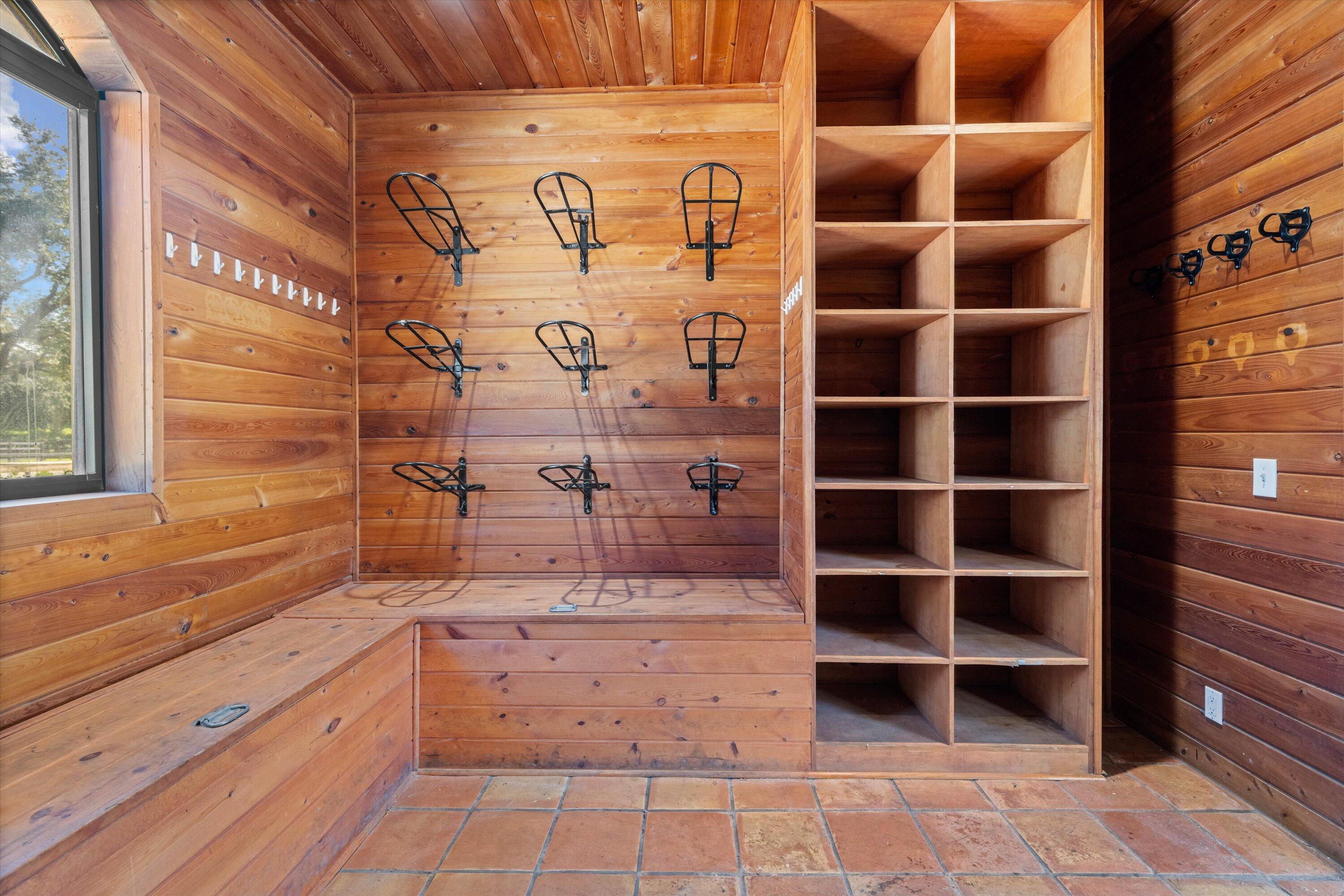 GRAND PRIX FARMS - Land