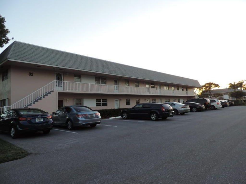 Photo of 18081 SE Country Club Drive #100, Jupiter, FL 33469 (MLS # R10712929)