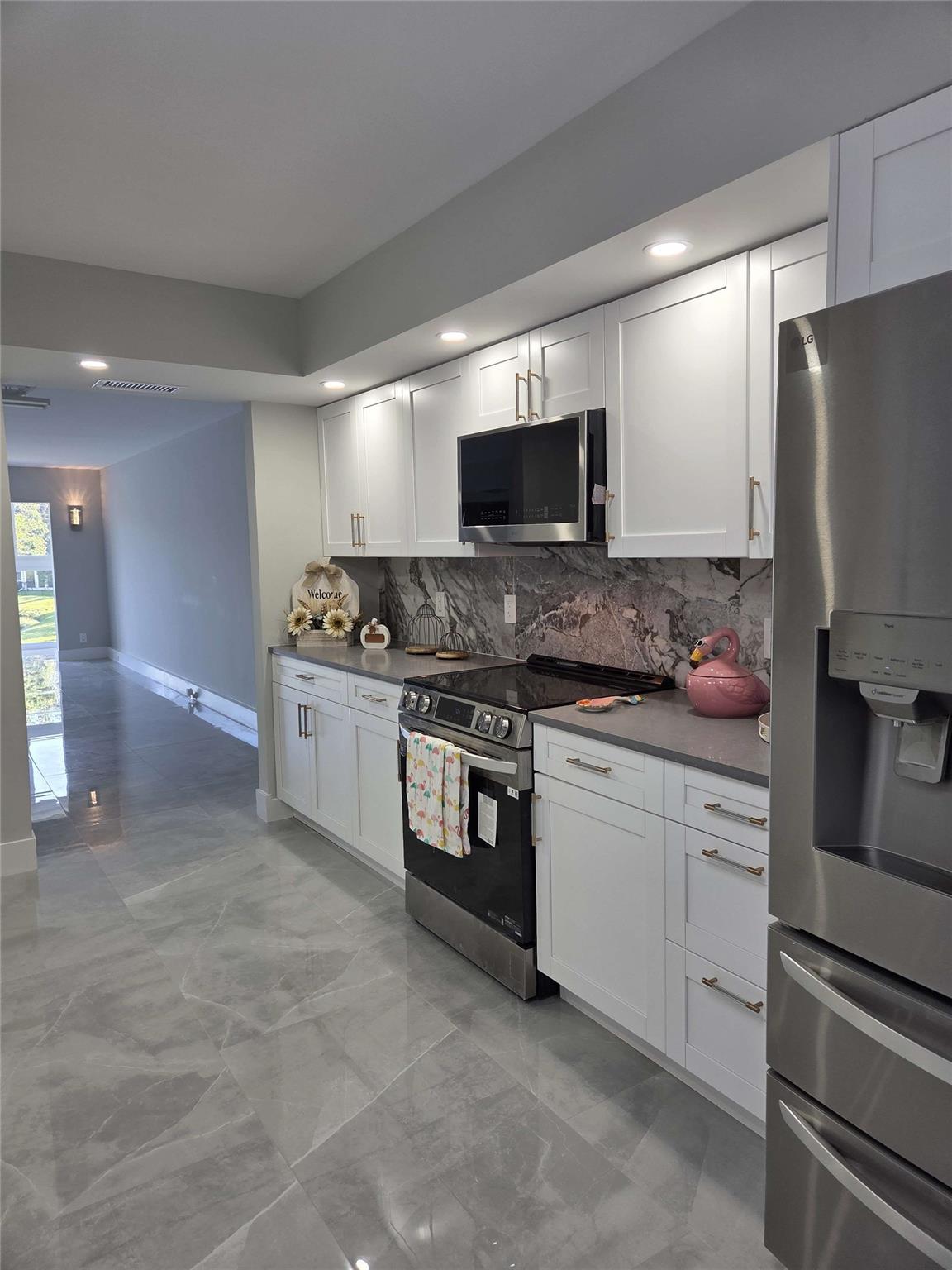 CAYMAN VILLAGE - Residential