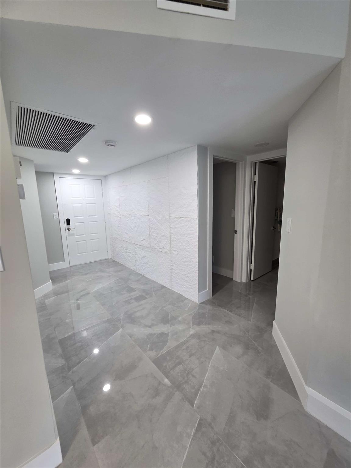 CAYMAN VILLAGE - Residential