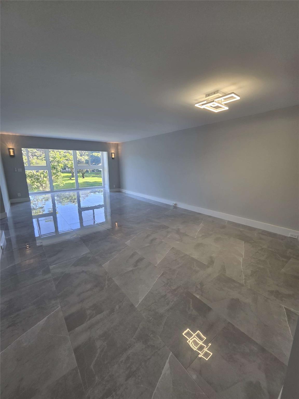 CAYMAN VILLAGE - Residential