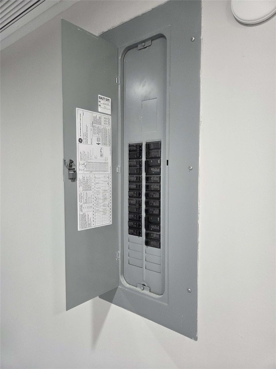 CAYMAN VILLAGE - Residential