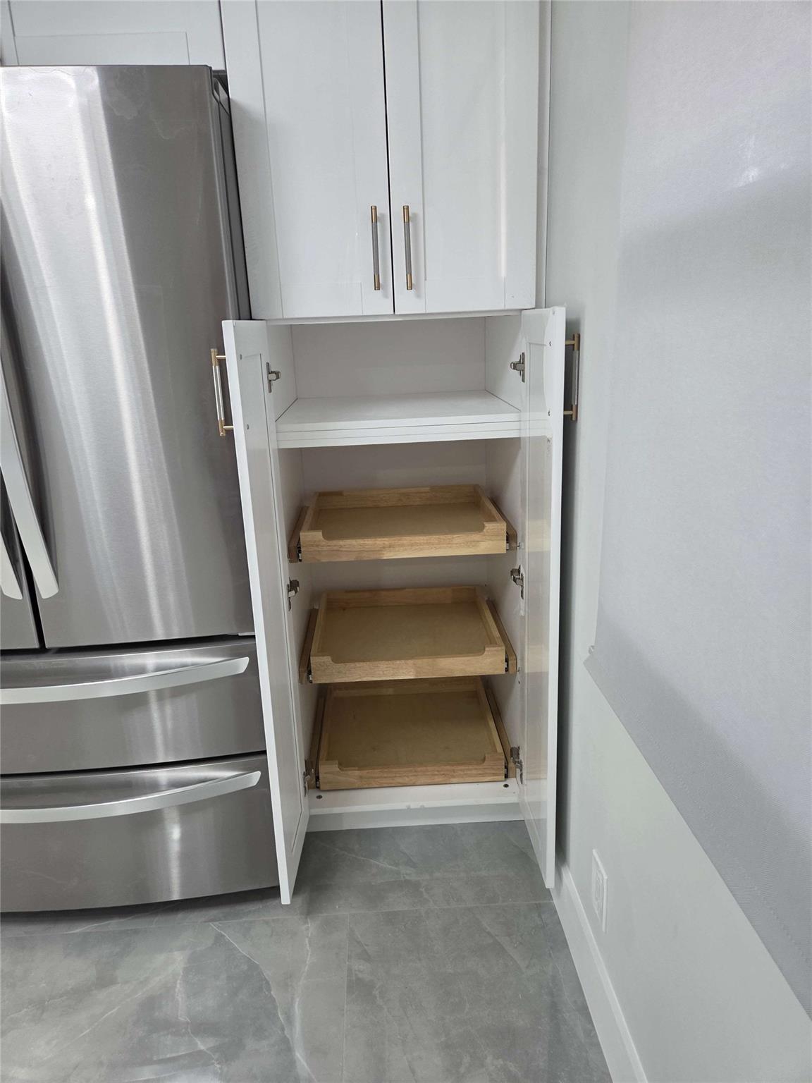 CAYMAN VILLAGE - Residential