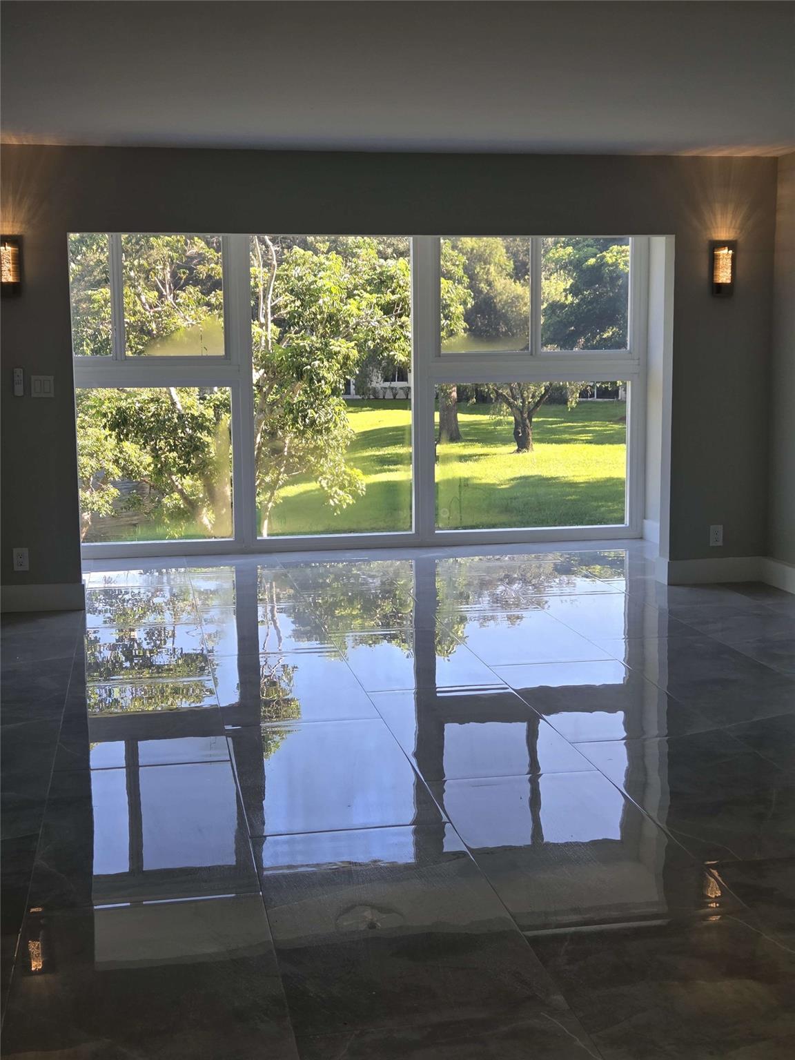 CAYMAN VILLAGE - Residential