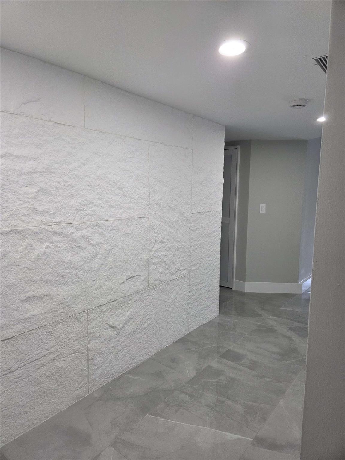 CAYMAN VILLAGE - Residential