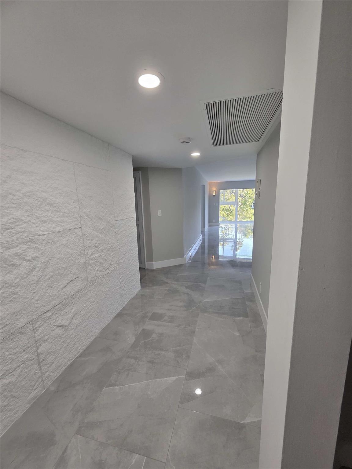 CAYMAN VILLAGE - Residential