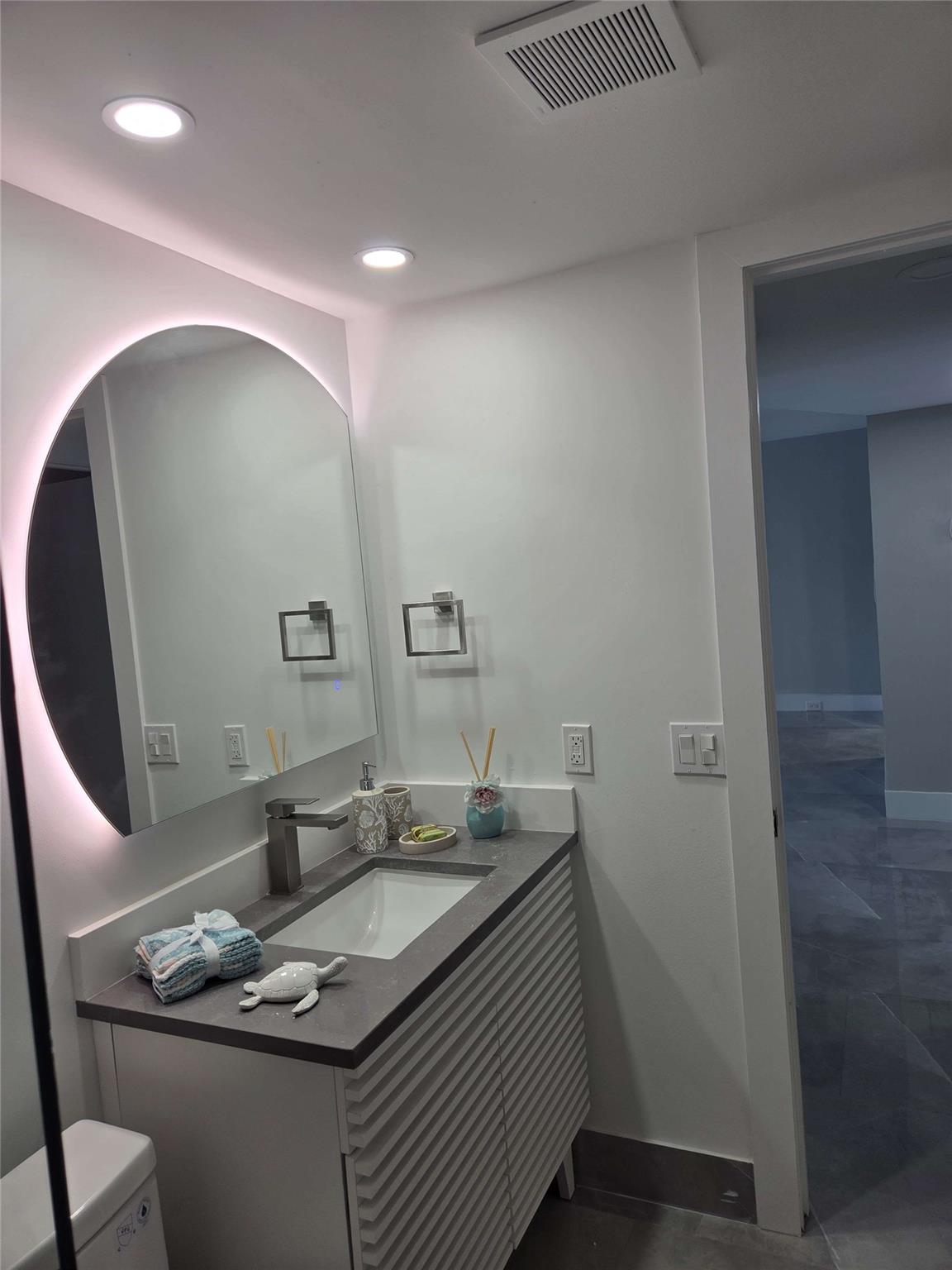 CAYMAN VILLAGE - Residential