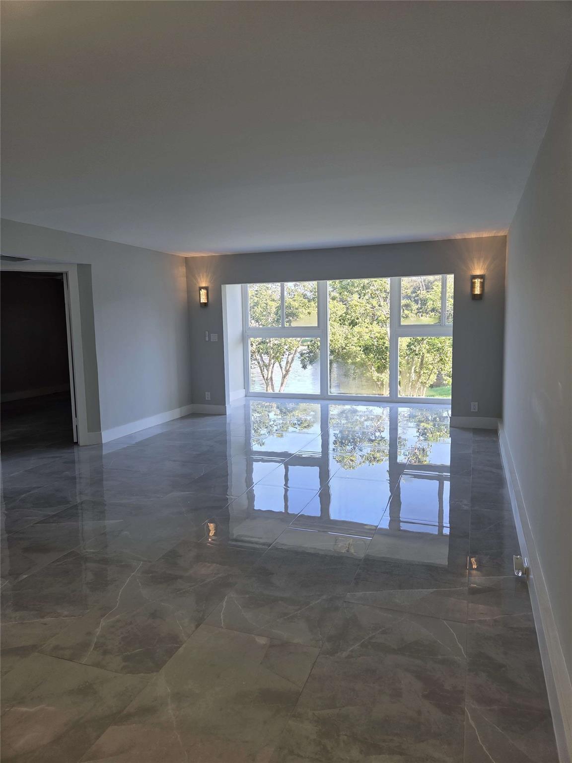 CAYMAN VILLAGE - Residential