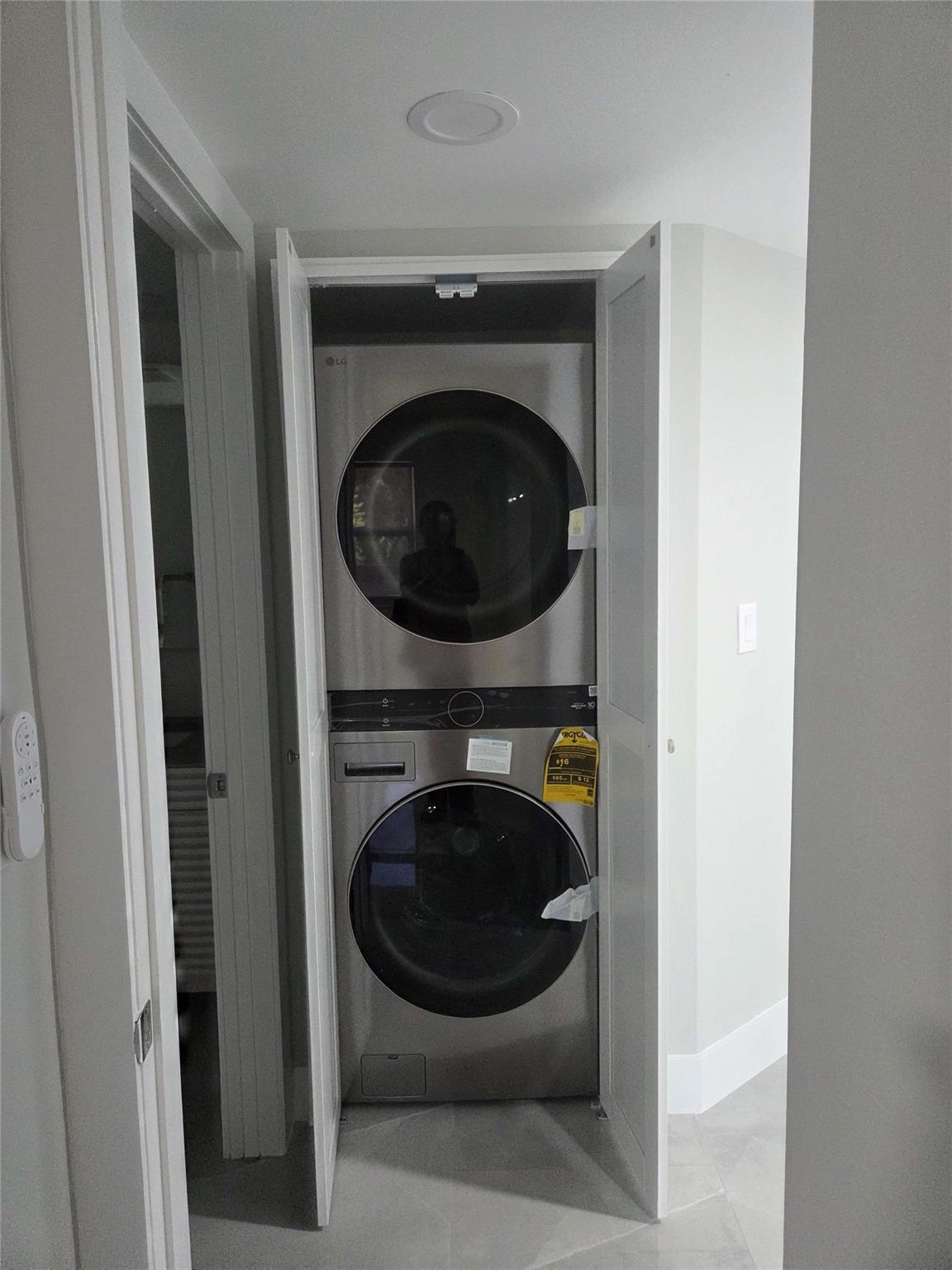 CAYMAN VILLAGE - Residential