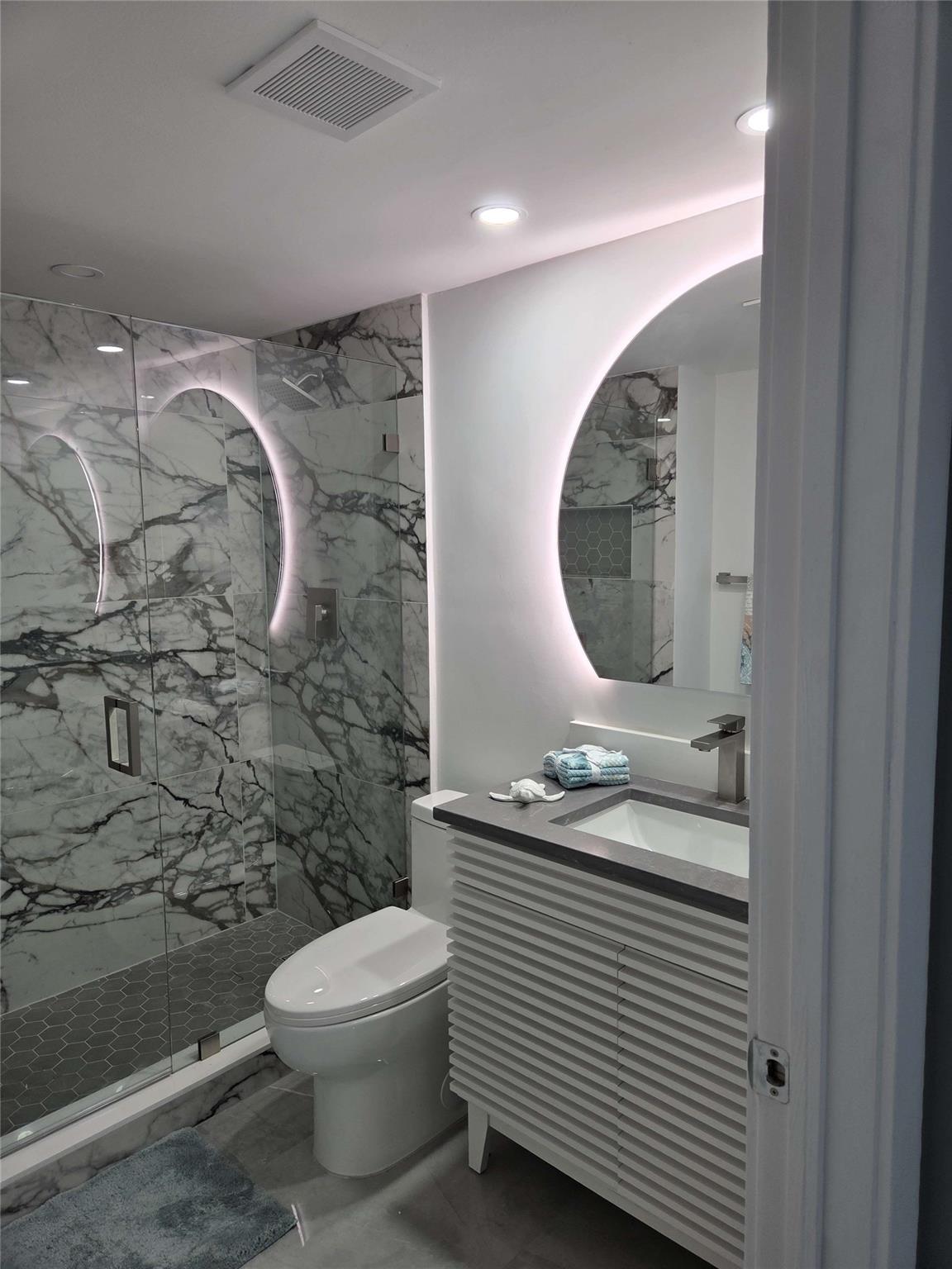 CAYMAN VILLAGE - Residential