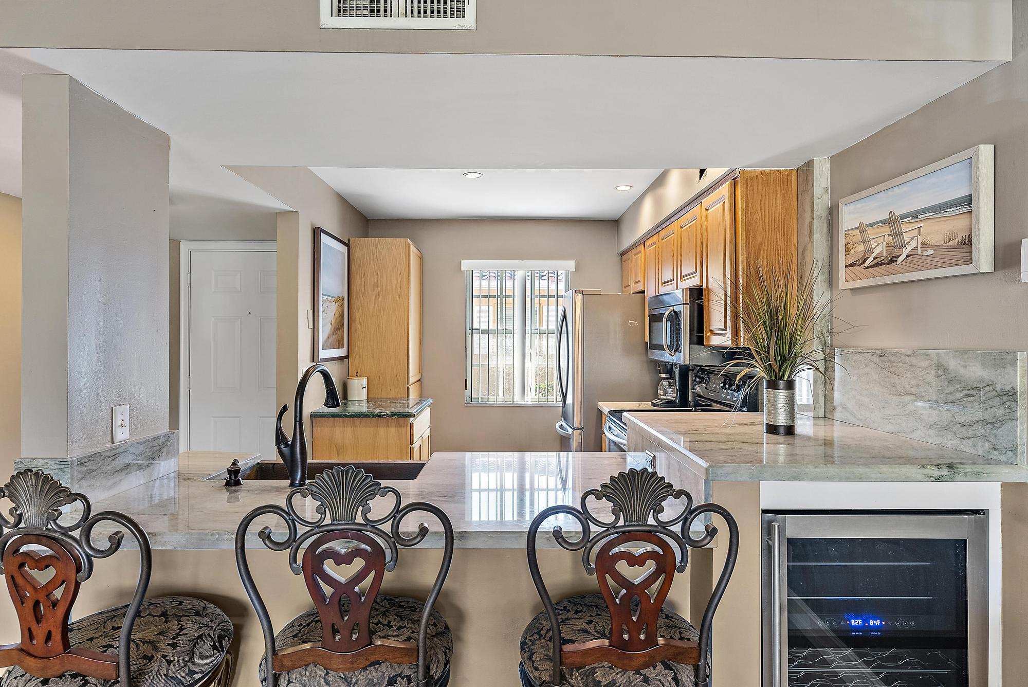 1045 Lake Shore Drive 202