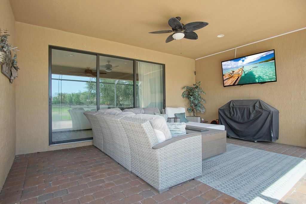 Photo of 301 SE Huntington Circle, Port Saint Lucie, FL 34984 (MLS # B26012496)