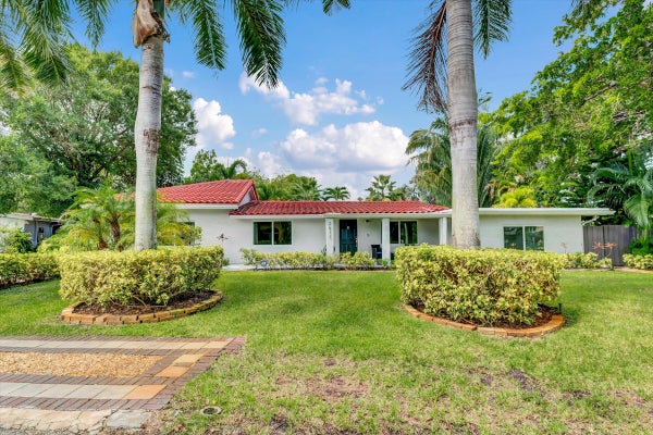 2633 NE 3RD AVE, WILTON MANORS, FL 33334 - Image eb140af121b121196f3ca34e7a4e1f0b/1106494064