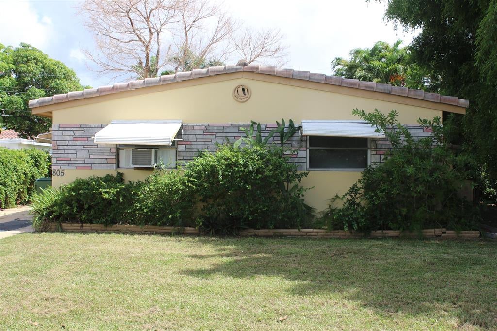 Photo of 805 NE 3rd Street St, Hallandale Beach, FL 33009 (MLS # R10815805)