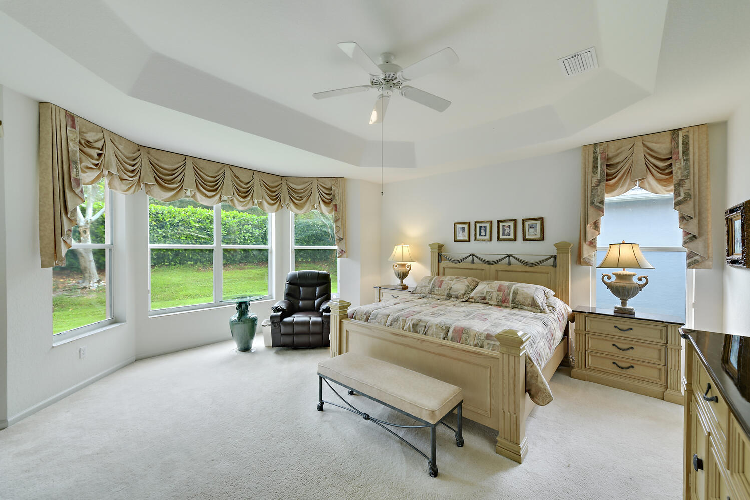 VALENCIA LAKES - Residential