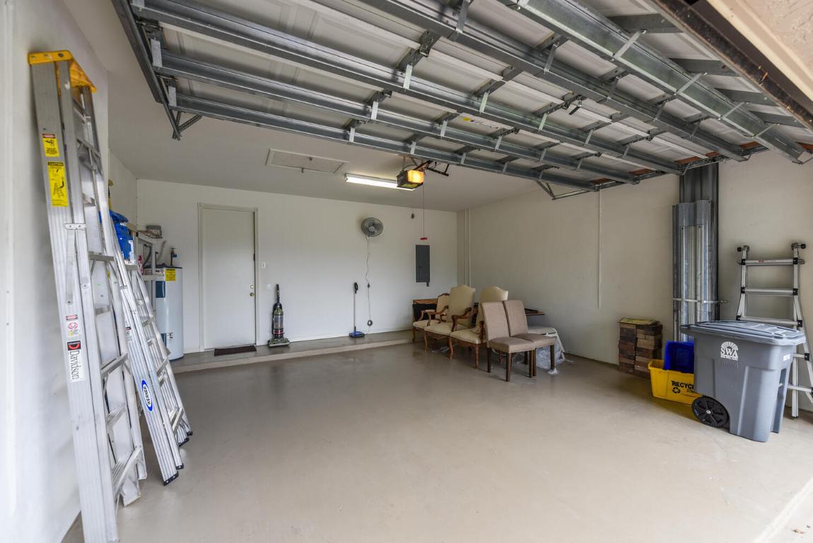 VALENCIA LAKES - Residential