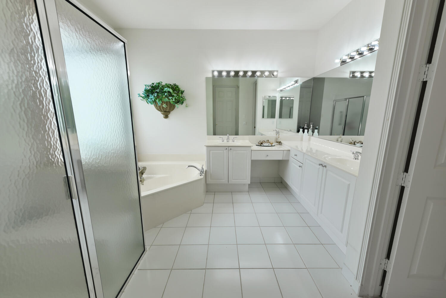 VALENCIA LAKES - Residential