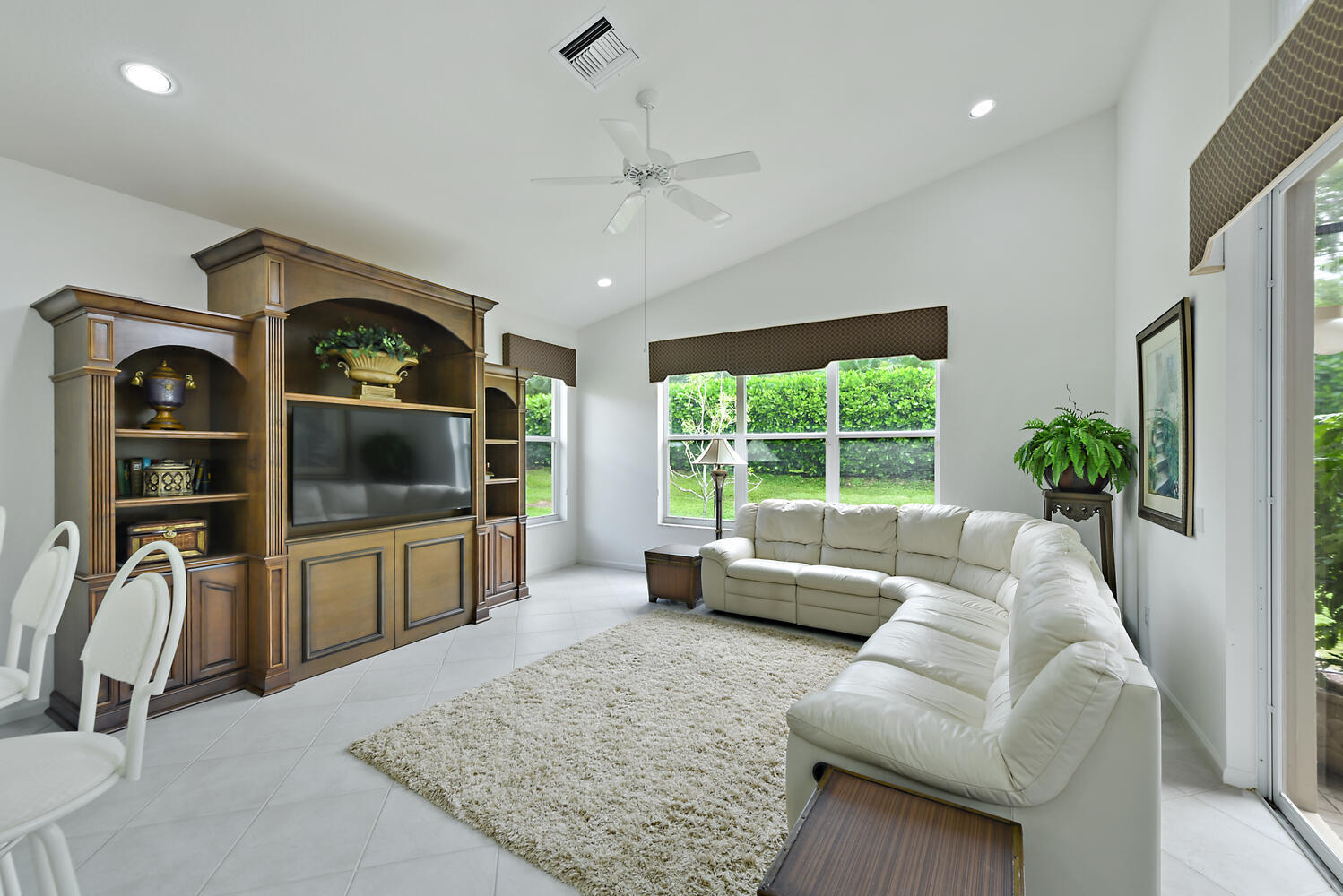 VALENCIA LAKES - Residential